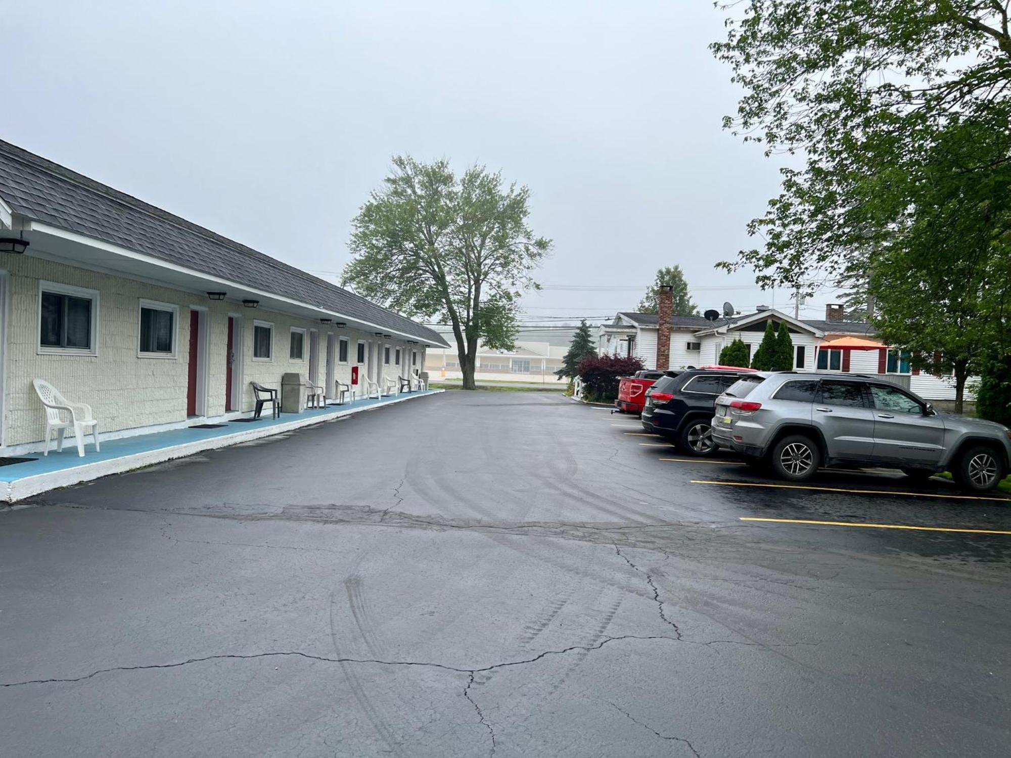 布朗瑞克1号公路附近罗德威套房酒店 布伦瑞克 外观 照片